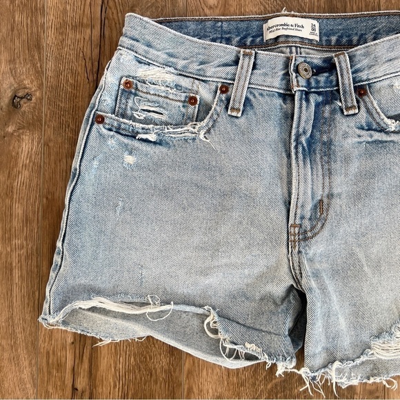 Abercrombie & Fitch Mid Rise Boyfriend Distressed Denim Raw Hem Jean Shorts - Picture 4 of 16